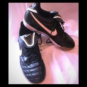 Ladies/girls size 7.5 Nike indoor soccer shoes